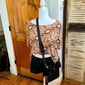 Chico’s snakeskin stretch top size Juniors 1
